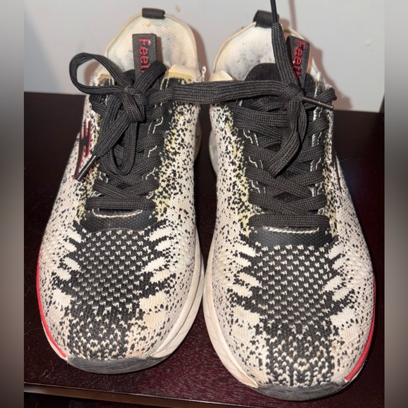 Women’s Athletic Shoes size 10.5 - Picture 4 of 6